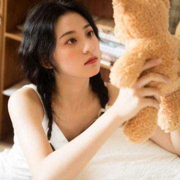 桌思游想箱女下载